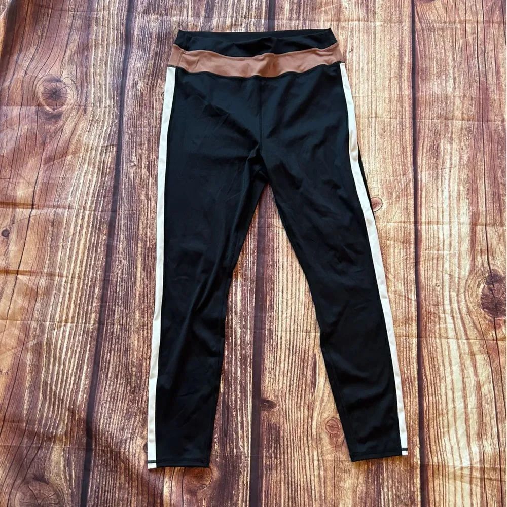 Women’s Z Supply Active Leggings Black with white and brown stripes Size XL